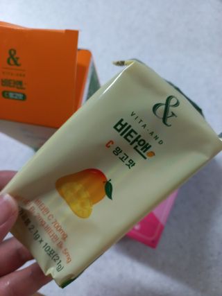 비타앤C 레몬맛, 망고맛 — 5점을 준 리뷰어가 2021년 6월 올린 사용 사진