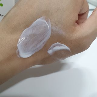 메타포레 12PM  카밍 선스크린 — 5점을 준 리뷰어가 2021년 8월 올린 사용 사진