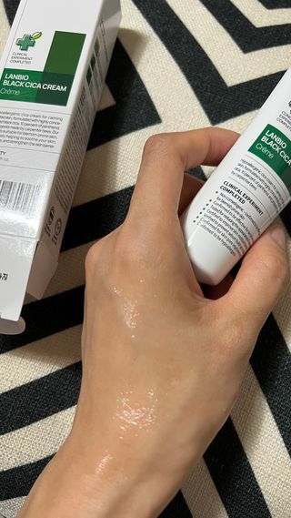 랑벨 랑바이오 블랙 시카 크림 50ml(블랙비 프로폴리스, 시카 4종, 판테놀 10 함유) — 4점을 준 리뷰어가 2022년 7월 올린 사용 사진
