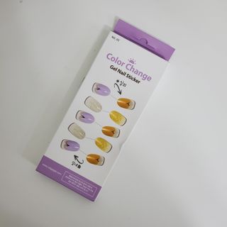 [네일가게] 햇빛에 닿으면 색이 변하는 신기한 햇살 반전 네일스티커 — 5점을 준 리뷰어가 2021년 8월 올린 사용 사진