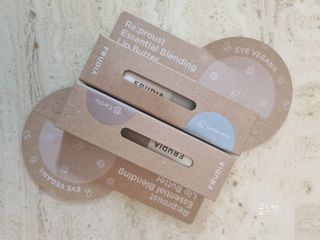 [후르디아] 올리브영 착한보습 비건 립버터 2종 — 5점을 준 리뷰어가 2022년 12월 올린 사용 사진