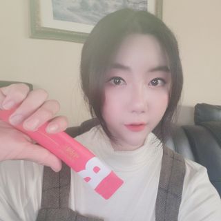 디오르 버닝레드 — 5점을 준 리뷰어가 2022년 1월 올린 사용 사진