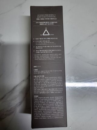르핸스 퍼포밍 3 바디워시 비반트포렛/베티버포그 — 5점을 준 리뷰어가 2023년 2월 올린 사용 사진
