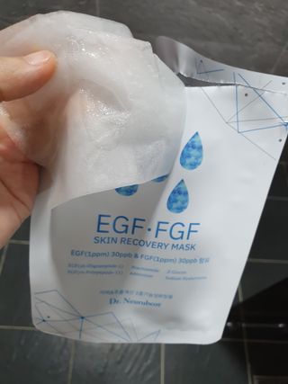 Dr.느루벗 느루벗 EGF FGF 스킨 리커버리 마스크 10장 — 5점을 준 리뷰어가 2021년 4월 올린 사용 사진