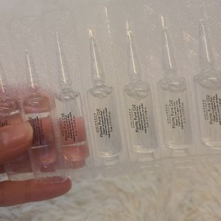 유니베르소 산소앰플 7일 집중케어 앰플 — 3.5점을 준 리뷰어가 2021년 6월 올린 사용 사진