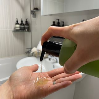 프리마인 메이크업과 들뜨는 각질까지 한방에 깐달걀로! 순하기까지한 셀베이스 그린티클렌저(200ml) — 5점을 준 리뷰어가 2023년 4월 올린 사용 사진