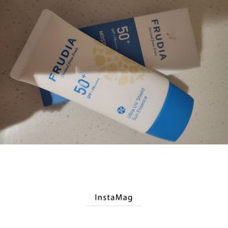 틱톡 [후르디아] 백탁NO! 화잘먹 수분광 선 에센스✨ — 5점을 준 리뷰어가 2023년 7월 올린 사용 사진