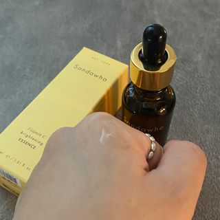 스킨큐어 산다화 비타민c 화이트닝 에센스 30ml — 5점을 준 리뷰어가 2022년 3월 올린 사용 사진