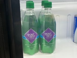 몽베스트 Montbest with Sparkling water Plain 20병 — 4.5점을 준 리뷰어가 2022년 10월 올린 사용 사진