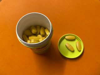 Swisse 스위스 고함량 밀크씨슬 35,000mg 60정 — 4점을 준 리뷰어가 2021년 11월 올린 사용 사진