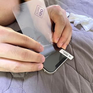 아클리브 Eco 항균 항바이러스 액정 보호필름(iPhone) — 3.5점을 준 리뷰어가 2022년 7월 올린 사용 사진