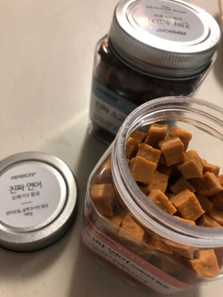 페페로니 진짜 오메가3 연어+소고기 180g+180g — 5점을 준 리뷰어가 2021년 7월 올린 사용 사진
