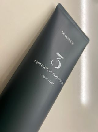 르핸스 퍼포밍 3 바디워시 비반트포렛/베티버포그 — 5점을 준 리뷰어가 2023년 1월 올린 사용 사진