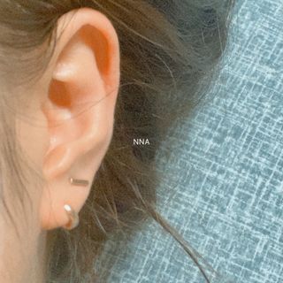 [골드앤디어]14k 미니 스틱 바 귀걸이_3color — 5점을 준 리뷰어가 2021년 6월 올린 사용 사진