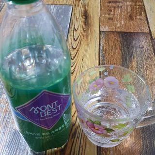 몽베스트 Montbest with Sparkling water Plain 20병 — 5점을 준 리뷰어가 2021년 11월 올린 사용 사진