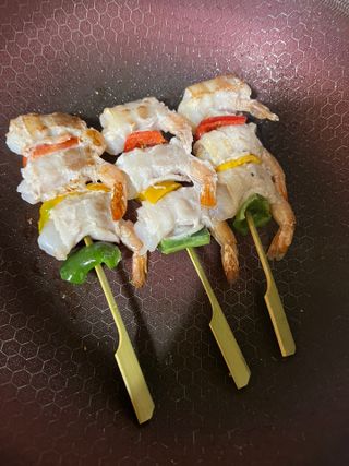 [다물꼬치] 삼겹새우롤꼬치 5개입 350g  + 데리야끼소스 120g + 매운고추소스 120g — 5점을 준 리뷰어가 2021년 12월 올린 사용 사진