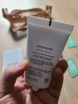 아르비엔 순한성분 비건 무기자차 톤업선크림 — 4점을 준 리뷰어가 2021년 1월 올린 사용 사진