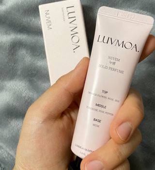 러브모아 향수 고체향수 승무원 고체향수 바르는 향수 니치향수 도손 우드세이지 앤 씨솔트 — 4.5점을 준 리뷰어가 2022년 12월 올린 사용 사진