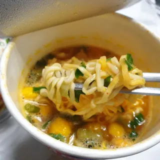 NISSIN 닛신 컵누들  4종 - 씨푸드오리지날, 씨푸드 스파이시, 씨푸드 커리, 씨푸드 XO소스 — 5점을 준 리뷰어가 2021년 12월 올린 사용 사진