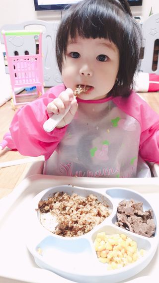 유비맘 캐릭터 실리콘 흡착 식판_색상 랜덤발송 — 4점을 준 리뷰어가 2021년 1월 올린 사용 사진