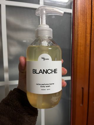 빅그린 니치 퍼퓸 바이옴바디워시 500ml(상탈, 블랙베리&베이, 블랑쉐 3종 중 택1) — 5점을 준 리뷰어가 2022년 12월 올린 사용 사진