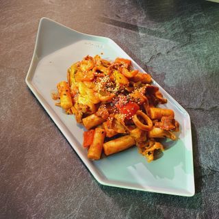 화끈한녀석들 새오똥400g 새우,오징어,똥집 볶음요리 소스,밀떡, 참기름 포함 — 4.5점을 준 리뷰어가 2022년 11월 올린 사용 사진
