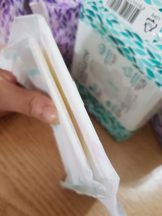 나무드 [데이위드] 국내생산 생리대 가벼운 초 슬림핏 프레쉬 씬 순면커버 생리대 10개입X1팩 — 5점을 준 리뷰어가 2021년 10월 올린 사용 사진
