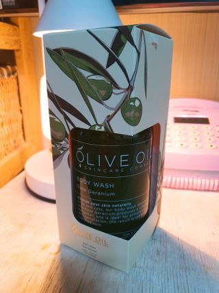 올리브 오일 스킨케어 컴퍼니 [OOSC] 향기로운 보습 로즈 제라늄 바디워시 500ml — 5점을 준 리뷰어가 2021년 5월 올린 사용 사진