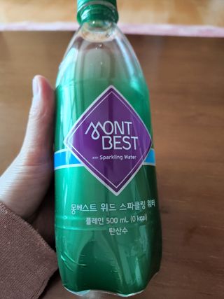 몽베스트 Montbest with Sparkling water Plain 20병 — 4점을 준 리뷰어가 2022년 6월 올린 사용 사진