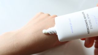 바노바기 코스메틱 바노바기 밀크씨슬 리페어 시카 선스크린 플러스 50ml — 5점을 준 리뷰어가 2023년 3월 올린 사용 사진