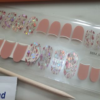 [네일가게] 햇빛에 닿으면 색이 변하는 신기한 햇살 반전 네일스티커_B — 5점을 준 리뷰어가 2021년 8월 올린 사용 사진