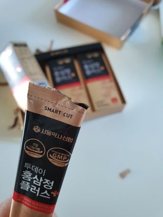 서울약사신협_투데이홍삼정플러스스틱_10g x 30포 — 5점을 준 리뷰어가 2021년 3월 올린 사용 사진