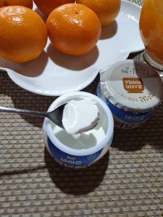 매일바이오 그릭요거트 오리지널 플레인 4개, 로스터리 커피믹스 4개 — 5점을 준 리뷰어가 2021년 12월 올린 사용 사진