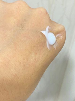 바르셀 톤업 무기자차 자외선차단제 순한 선크림 인텐시브 선 젠 50ml — 4점을 준 리뷰어가 2021년 11월 올린 사용 사진