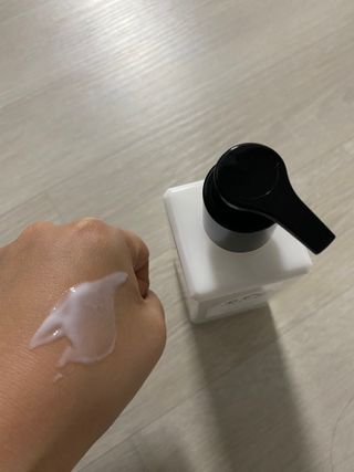 줄라이 모닝 _ JULY MORNING 줄라이모닝 하이드레이팅 퍼퓸드 바디앤핸드 에멀젼 — 4.5점을 준 리뷰어가 2021년 9월 올린 사용 사진