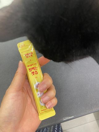 페페로니 잘 먹는 캣츄 - 무항생제 닭고기 12개 + 원양선 참치 12개 — 5점을 준 리뷰어가 2021년 8월 올린 사용 사진