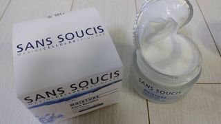 산수시 아쿠아 베네핏 24h 수부지 물광 속건조 수분크림 50ml — 5점을 준 리뷰어가 2021년 6월 올린 사용 사진