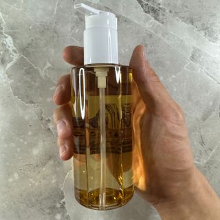 스킨1004 [SKIN1004] 마다가스카르 센텔라 라이트 클렌징 오일 200ml — 5점을 준 리뷰어가 2024년 7월 올린 사용 사진