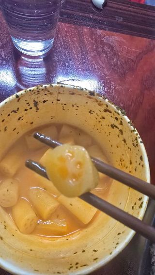 나우  [요리궁리] B타입 ( 매콤, 치즈, 매콤까르보 ) 꽃떡볶이 6개입 세트 — 5점을 준 리뷰어가 2025년 3월 올린 사용 사진