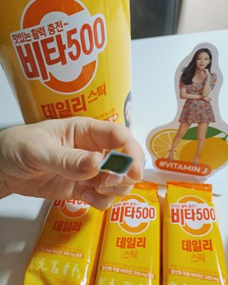 광동생활건강 [광동] 제니비타민C 비타500데일리스틱 180포+제니등신대+제니스티커 — 5점을 준 리뷰어가 2021년 12월 올린 사용 사진