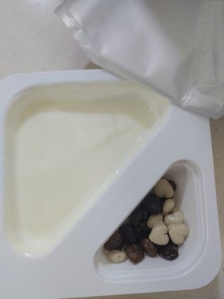 남양유업 또깍 접어 떠먹는 불가리스 2종 — 5점을 준 리뷰어가 2021년 1월 올린 사용 사진