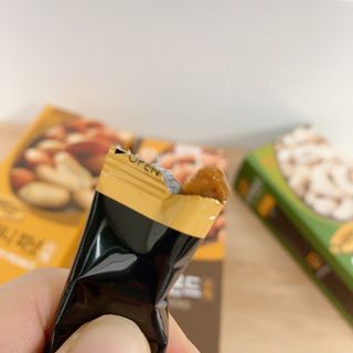 짜먹는 이지견과 짜먹는 이지아몬드, 짜먹는 이지허니피넛, 짜먹는 이지캐슈넛 각 10g X  10포 — 4.5점을 준 리뷰어가 2021년 2월 올린 사용 사진
