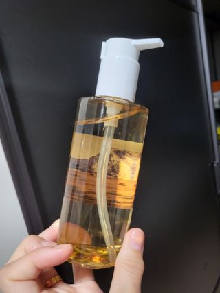 스킨1004 [SKIN1004] 마다가스카르 센텔라 라이트 클렌징 오일 200ml — 5점을 준 리뷰어가 2024년 7월 올린 사용 사진
