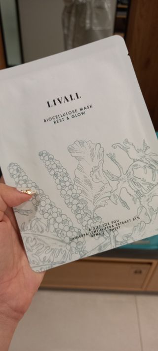 리브얼 | LIVALL 바이오셀룰로오스 마스크 레스트 앤 글로우 33ml  x 3개입 — 3.5점을 준 리뷰어가 2022년 7월 올린 사용 사진