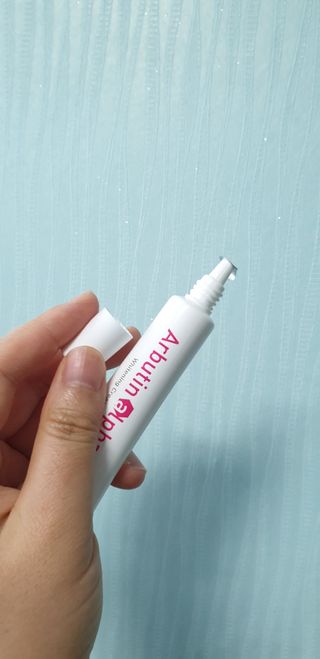 이엔코스 알부틴 알파 화이트닝크림 — 5점을 준 리뷰어가 2021년 4월 올린 사용 사진