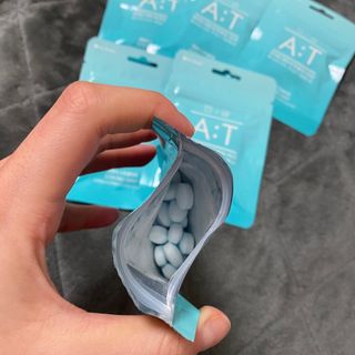 입 냄새 완화에 도움을 주는 에티켓 캔디 앳캔디 스트롱민트 — 5점을 준 리뷰어가 2021년 2월 올린 사용 사진
