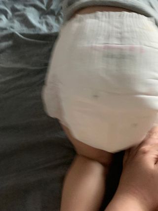 쿠잉 에어드라이  풀커버 밴드기저귀 (S/M/L) 1팩 — 5점을 준 리뷰어가 2022년 12월 올린 사용 사진