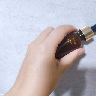 스킨큐어 산다화 비타민c 화이트닝 에센스 30ml — 5점을 준 리뷰어가 2023년 7월 올린 사용 사진
