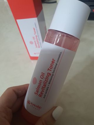 아이앤립 / EYENLIP 아이앤립 연어오일 리바이탈라이징 토너 — 5점을 준 리뷰어가 2021년 4월 올린 사용 사진