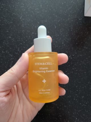 체르엠 스템앤셀 비타민 브라이트닝 에센스 30ml 1개 — 5점을 준 리뷰어가 2021년 11월 올린 사용 사진